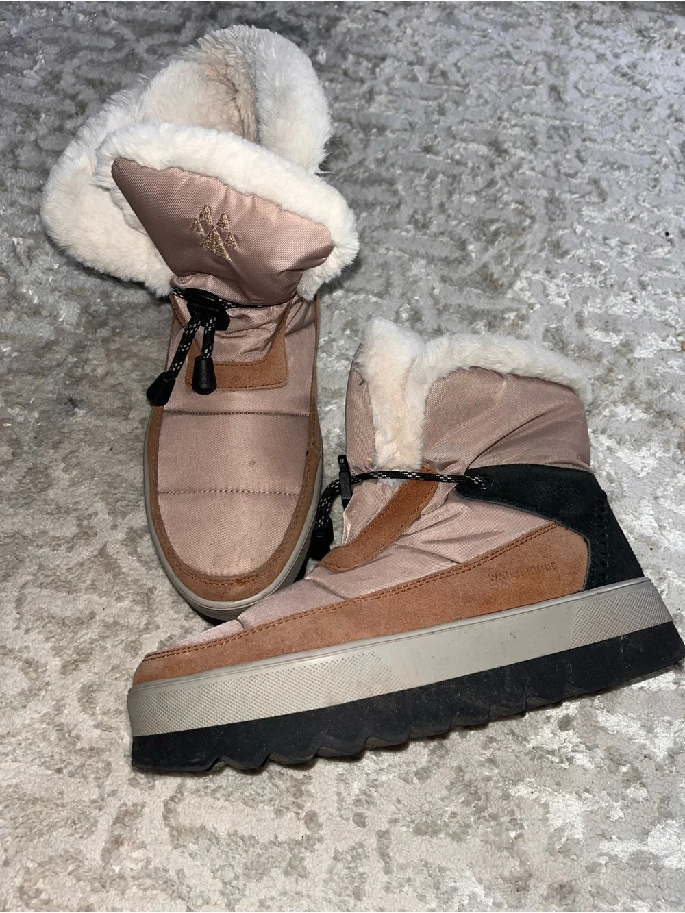 Cougar Women's tan Winter Ankle Boots with Faux-Fur Trim